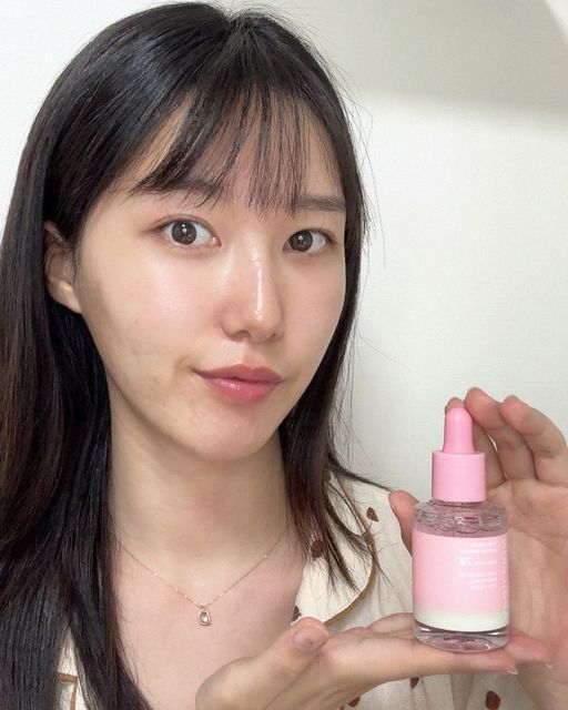 슬기 seulgi on Instagram: "#광고 #에이프릴스킨 @aprilskin_korea #핑크알로에뮤신세럼 트러블흔적 지워주는 7일 흔적 세럼! 조금 남은 트러블 흔적 에이프릴스킨 핑크알로에 뮤신 흔적세럼으로 관리