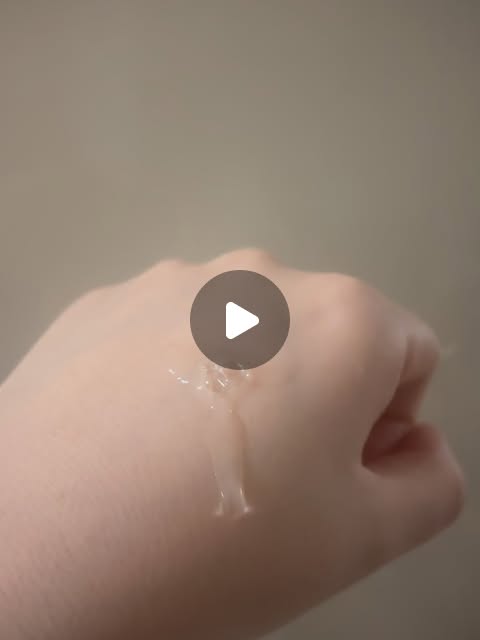 전 현진 on Instagram: "#협찬
-
물처럼 가볍게 날아가는 게 아니라, 고함량 비타민이 꽉 찬 밀도 있는 제형이에요. 바르자마자 피부에 쫀쫀하게 코팅되는 느낌! 비타민 앰플, 함량 확인해 보셨나요? 이건 시중 제품들과 다르게 순수 비타민C가 무려 23.5%나 들어있어요👌🏻 처음 발랐을 때 살짝 따끔했는데, 이게  피부 틈새로 비타민이 들어가는 신호(틈새 활성 반응)래요! 3일 정도 지나니 피부가 적응하면서 결이 진짜 매끈해졌어요ㅎㅎ 저녁에 바르고 잤더니 다음 날 화장 먹는 게 달라요~~! 칙칙했던 피부 톤이 맑아지는 느낌이에요😙
-
#광고 #나인블랑 #9BLANC #비타민C앰플"