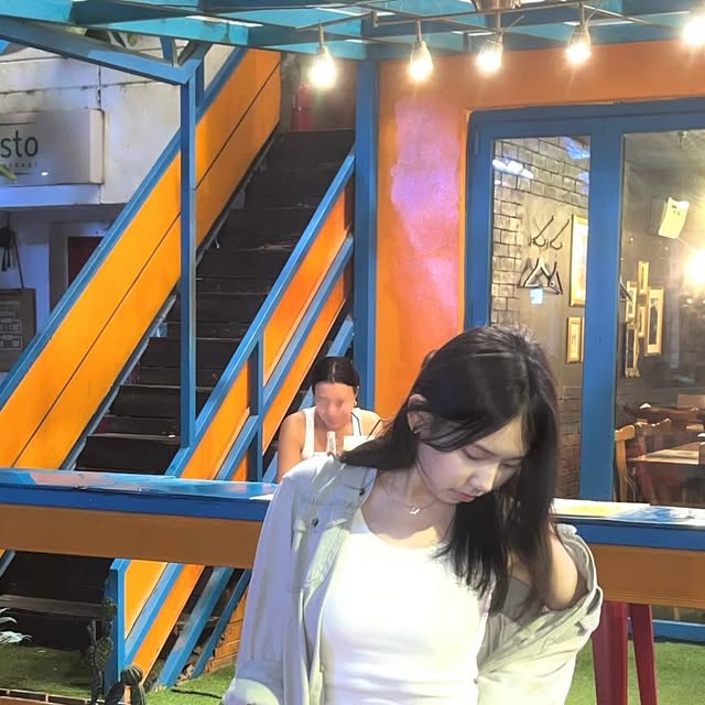 나연 on Instagram: "#광고 @standarderror_official 

부드러운 터치감에 자연스럽게 떨어지는 와이드 핏의
스탠다드에러 팬츠 🤍✨

빈티지한 컬러와 워싱이 포인트인 데님 팬츠로
다양한 스타일링이 가능해요 🤤

#스탠다드에러#데님팬츠#빈티지팬츠#남여공용팬츠#데님#팬츠#바지#와이드바지#워싱팬츠#와이드팬츠#데일리룩#코디추천#standarderror#denim#pants#wide"