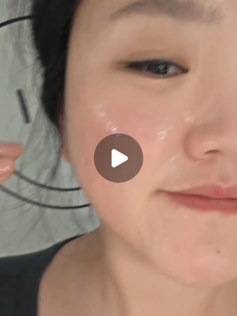 장딴지 | 개인블로거 on Instagram: "#광고 👍요즘 거울 볼 때마다 안색이 퀭해서 고민이었는데😭

요 앰플 쓰고 광명 찾았어요‼️
시중 제품이랑 차원이 다른 순수 비타민C 23.5% 고함량이라
확실히 피로 흔적이 빨리 지워지는 기분😲

​처음 바를 때 살짝 따끔한데, 이게 지친 피부 틈새로 비타민이 꽉 채워지는 신호래요. (틈새 활성 반응!) 

✅️3일 정도 지나니 피부가 쫀쫀하게 적응하면서 결이 진짜 매끈해졌어요.

🔺️​아침에 출근 준비할 때 화장 먹는 거 보고 감탄..✨ 칙칙한 안색 때문에 스트레스받는 동료들한테 몰래 알려주고 싶은 찐템이에요.

#나인블랑#9BLANC#비타민C앰플기미앰플잡티앰플미백앰플영국산비타민C 순수비타민C속광앰플홈케어스킨케어추천따가워야진짜다"