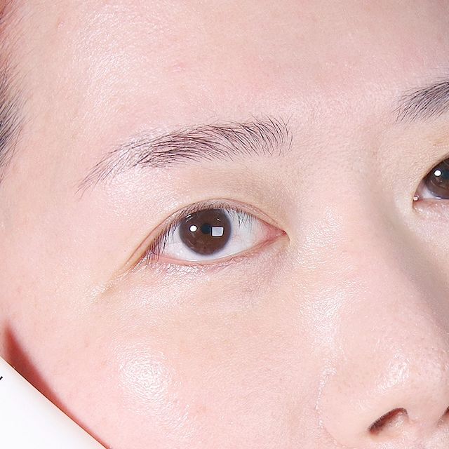 허니잼 ꫝꪮꪀꫀꪗ𝕫ꪖꪑ on Instagram: "#광고 ʷⁱᵗʰ 𝗧𝗛𝗜𝗦𝗜𝗦𝗥𝗘𝗔𝗟 오즘 너무 덥고 습한 날씨에 피부도 뒤집어지고 울긋불긋 지저분한 트러블로 스팟도 늘어나서 민감피부