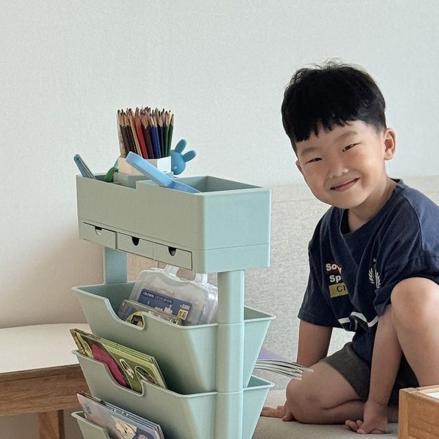 ㅤ소담이네 on Instagram: "#협찬 ⠀ 워크북, 워크지 학용품으로 너저분했던 식탁이 바나린 홈스쿨 트롤리로 깔끔하게 정리 완성 ✨ 친환경 소재로 코팅된 바퀴가 바닥과의 마찰력을 높여 5살
