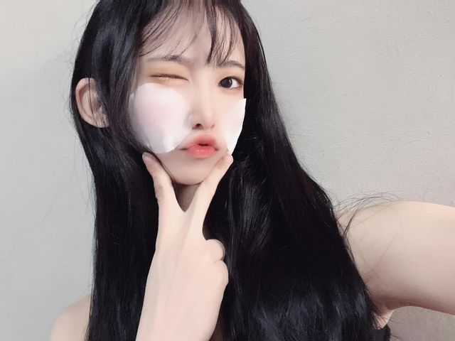 정서윤 on Instagram: "#광고 💚너무너무 만족했던💚 피부맛집🌱메디큐브 신상리뷰 요즘 mz들 토너패드 안 써본 사람 거의 없을 거라 생각합니당 제가 이번에 이번에 메디큐브 브랜드에서 감