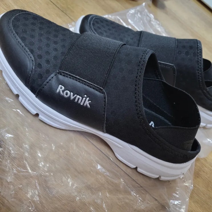 하루종일 돌아다니느라 발 성할 틈이 없을땐 [Rovnik]슬립온 간호화