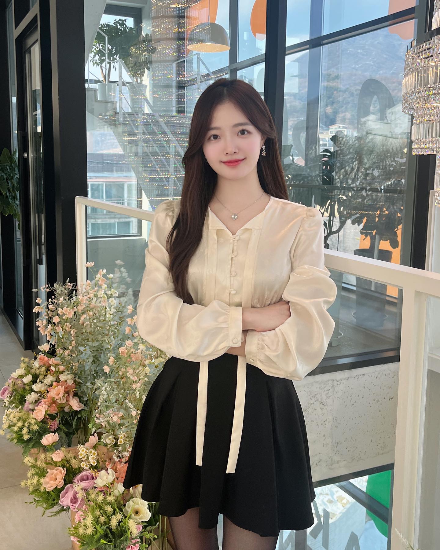 얼굴에 형광등 켜줘서 셀카 찍게 만드는 옷 ✨✨✨
애정하는 브랜드 vem.ver 제품이에요 ෆ⸒⸒
 
#vemver #벰버 #데일리룩 #원피스 #블라우스