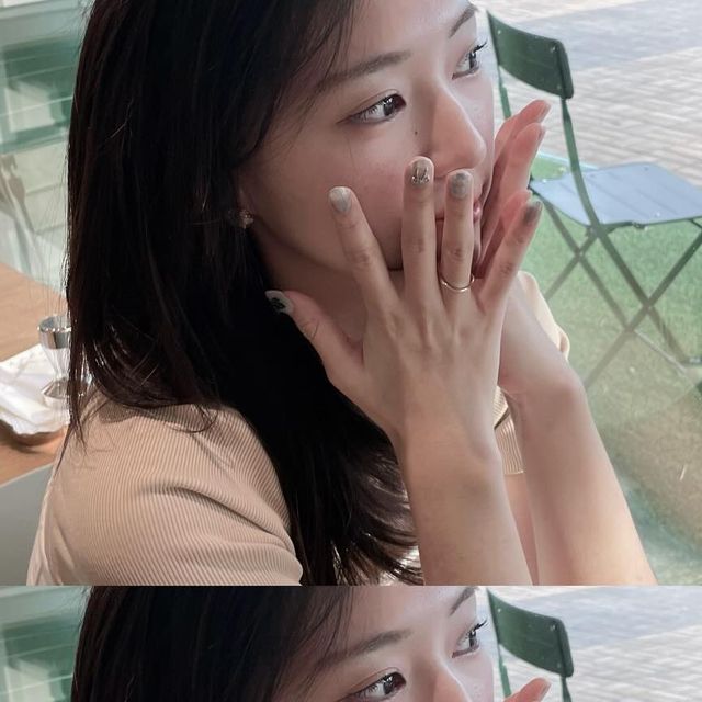 성쥬 | 코덕 뷰티 모델 ♥ on Instagram: "물결 반지🫧 심심할 때마다 하나 씩 💍 #광고#롸잇히어#RIGHT_HERE#골드반지 #롸잇히어쥬얼리#골드반지#롸잇히어쥬얼리"