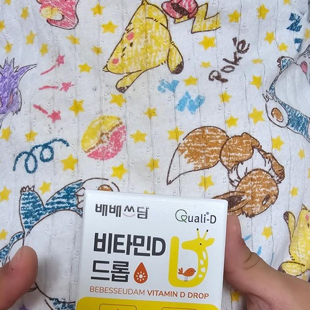 서윤&나윤 육아일상❣️ on Instagram: "#광고 안녕하세요🖐🏻 서윤나윤맘이에요 오늘은 위더스락 배배쓰담 비타민D를 들고왔어요｡·͜· ｡ 우리아이 필수 영양제 중 하나인 비타민D 다들 잘