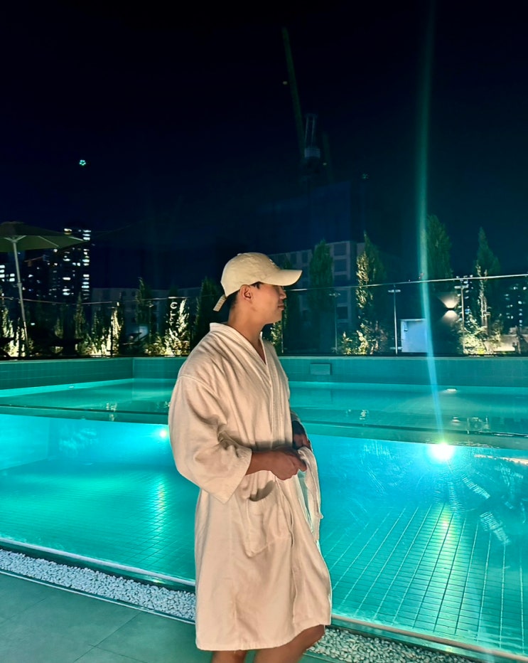 잠실 롯데월드 근처 신축 호텔 호캉스 / 도심 속 프라이빗 수영장 오로시에 호텔 / 가성비 사운드바 즐기기