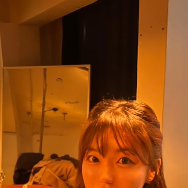 서형 on Instagram: "기억에 남을 것 같은 내 첫 재즈바
분위기도 너무 좋고 프라이빗했고~
음악 듣는 것도 즐거웠다🎶
안주도 짱짱맛💕
 #하우스오브네이비 #시네마틱재즈바 #단18명한정"