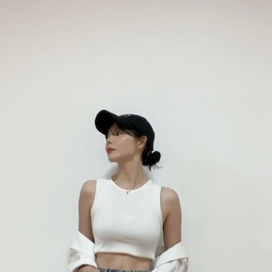 tina on Instagram: "[광고] 스탠다드 에러 @standarderror_official 🌟87-STAN169 빈티지 데미지 캣샌드 워싱 와이드 데님팬츠 빈티지블리치 🌟 편안함과 스타일을 모두 갖춘 필수 아이템, 와이드핏 데님