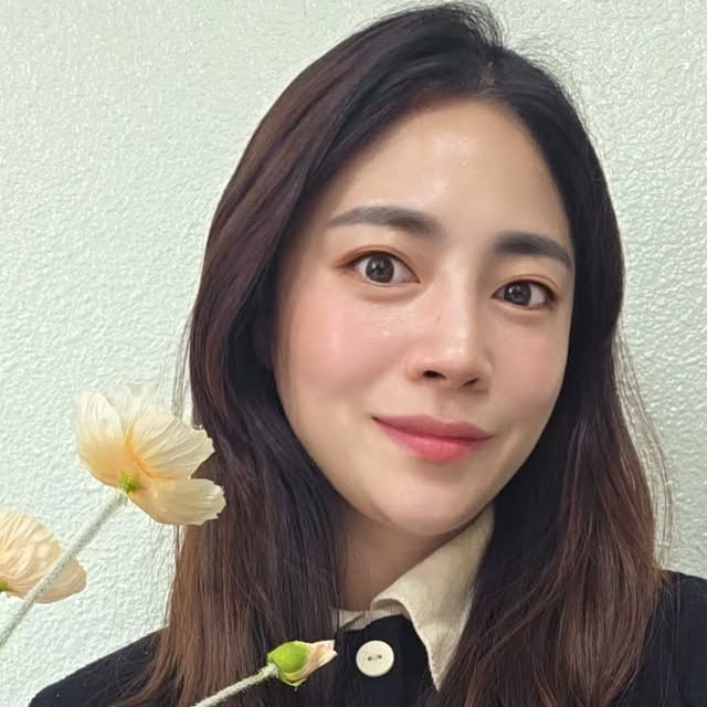 T걸 on Instagram: "#광고 다가오는 봄 봄 분위기를 그대로 담은 투에이엔 블루밍 가든 컬렉션을 만났어요. 봄 감성을 가득 담은 컬렉션이라 기대하면서 사용해봤는데… 대박💖 🌸 하이라이터