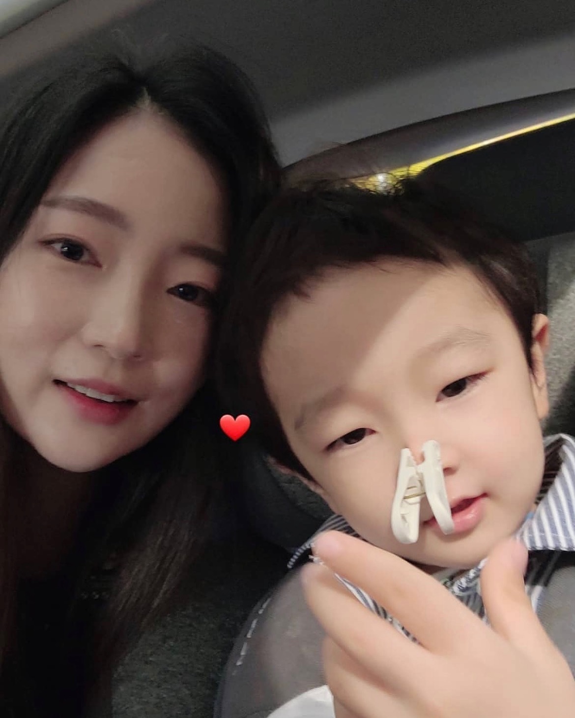 #accountrunbymom 

메타가 또 
순찰 중 이라면서요 ?

그렇담 사진첩을 
뒤적뒤적 ... 

빨래집게 정우야 미안해
일단 엄마가 잘 나와야하거든 😑