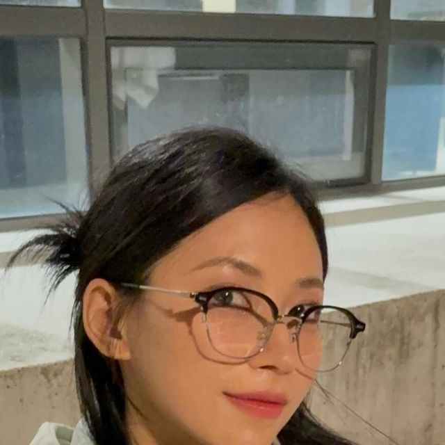 신아현 on Instagram: "#광고 @momentus_eyewear 

심플한 코디에 고급스러운 포인트가 되는
#momentus #하금테안경 

무거운 안경테때문에 불편하셨다면
멋과 편안함까지 다 챙기세요ٜ ྀི ͚ɞ̴̶̷ ·̮ ɞ̴̶̷ ͚ ྀིᡘ݂❤︎

실리콘 코받침이 장착되어 있어 콧대가 낮아도
안정적인 착용감을 줍니당🤓

현재 공식몰에서 10% 할인중 ❕

#안경테추천 #안경추천 #아이웨어 #고급아이웨어 #아이웨어추천 #오오티디 #패션계정맞팔 #맞팔 #fff #ootd #ootdfashion"