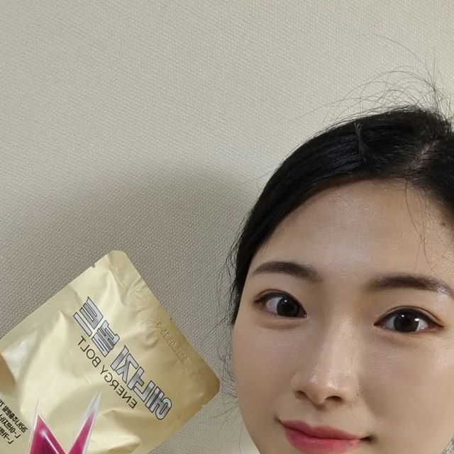 쏘쏘 on Instagram: "#광고 요새 제게 원동력이 되어주는 음료를 소개해요~ 복분자 레모네이드 맛🍒🍋으로 호불호 크게 갈리지 않고 마실 수 있는 '에너지볼트'인데요~ 제 기준에는 조금 밍밍