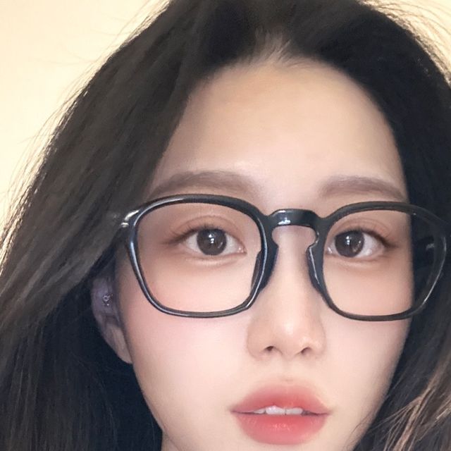 밍🫧 on Instagram: "#제품제공 [MOMENTUS] CURON • BLACK 퀄리티와 컴팩트한 케이스까지 모두 잡은 안경👓"