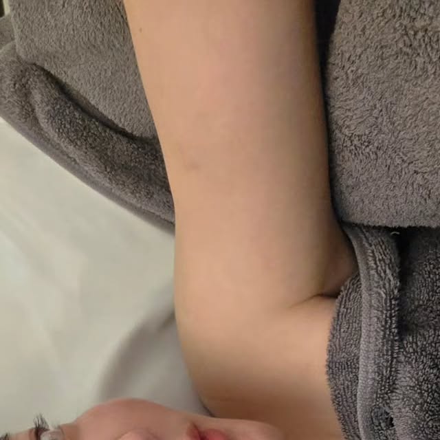 김수진 on Instagram: "이제 진짜 가릴 수가 없는 계절이잖아요👙
그런데 혼자 아무리 다이어트해도
다이어트하는 게 한계가 있더라구요🫠
그래서 찾아간 [제이알센터]❣️

수기, 마사지, 경락같은 거 안 하고
오로지 다이어트관리만 전문적으로 하는 곳이에요!
스파, EMS, 고주파 등 체형관리와 기기관리를 
한꺼번에 합리적인 비용으로 받을 수 있어요👍

먼저 상담하고 (저 5kg찐 거 안 비밀..)
인바디 검사, 분석하고 (체지방만 찐 것도 안 비밀..)
전신스파+전신EMS+RET고주파
요 코스로 누워서 다이어트하고 왔어요🤣
세상에 아무것도 안 하고 누워서 살빼기
너무 좋아서 힐링하고 왔어요!

다이어트 어렵다면 강추합니당🫡

#서초동다이어트 #방배동다이어트 #반포동다이어트 #서초동비만클리닉 #방배동비만클리닉 #반포동비만클리닉 #제이알센터"