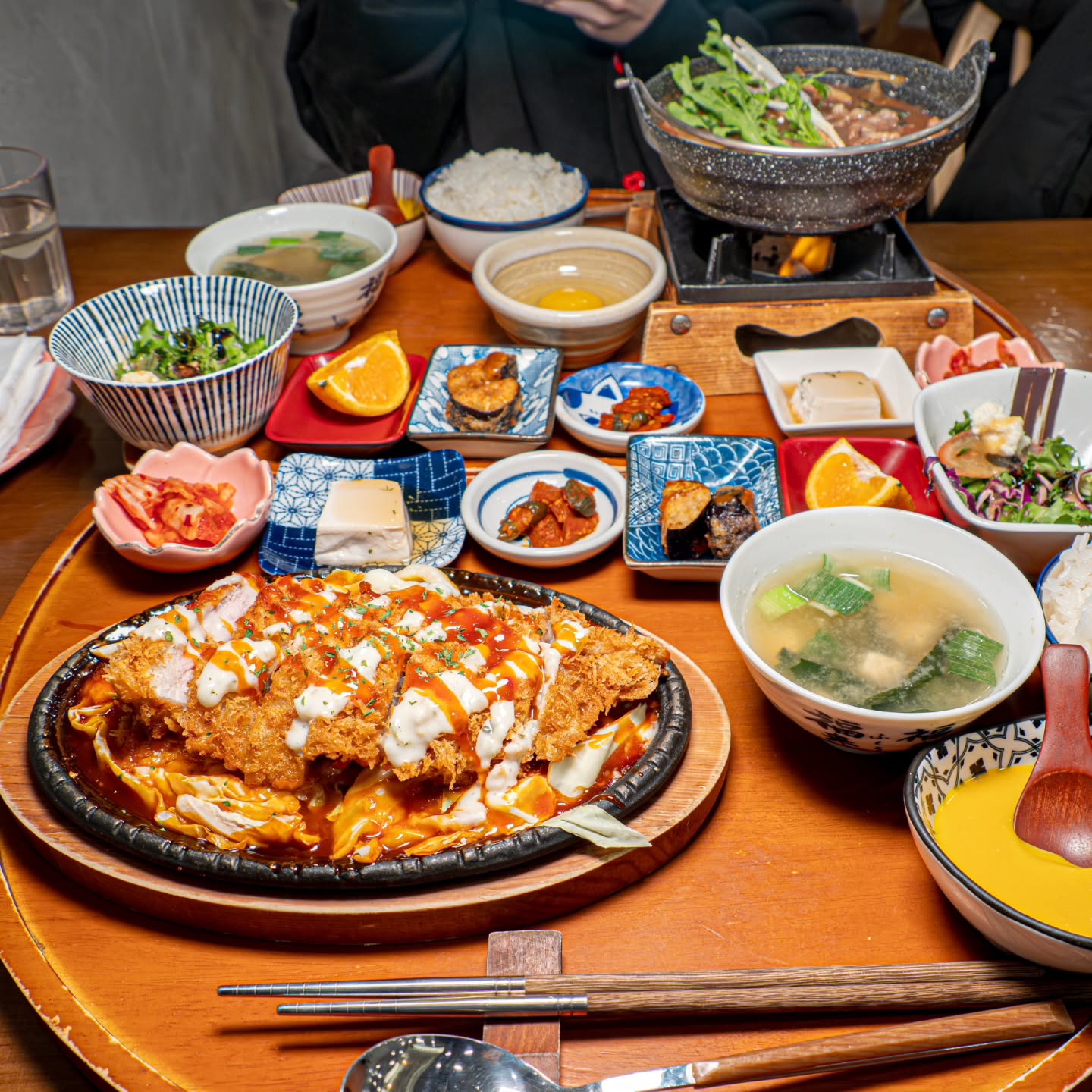 #매운철판치즈돈까스 #스끼야끼 #JMT

끌리는 메뉴가 워낙 많아서 고민했던 곳...
이제 한 번 가서 2가지 메뉴를 맛봤으니,
궁금증 해소하려면 세 번쯤은 더 가봐야(?)

#스타필드고양맛집 #시오
#고양스타필드맛집 #삼송맛집
#일본가정식맛집 #돈까스맛집