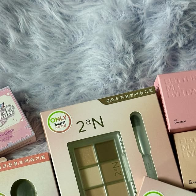 ᴴᴼᴺᴱᵞᴮᵁᴺᴺᵞ on Instagram: "#광고#투에이엔#블루밍가든 - 사랑스러운 컬러들이 가득해서 메이크업할 때마다 기분까지 좋아지는 느낌🩷 올리브영가서 투에이엔 블루밍 가든 시리즈