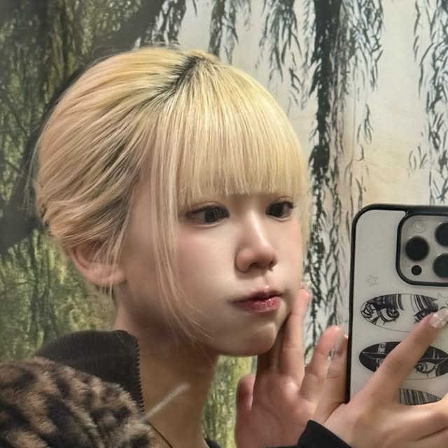 윤지 younzee on Instagram: "#광고 @osawa_official
레오파드 패턴에 과몰입하다가 결국 아우터까지 ••• 🐆
⠀
포근포근 퍼 자켓인데도 부해보이지 않고, 밑단도 넥라인도 전부 니트 밴딩이라 아무튼 편하게 갸루 흉내내기 완료 !
⠀
오사와 공식 쇼핑몰에서 구매할 수 있어요 ✨
https://osawa.co.kr
⠀
#osawa #오사와 #퍼자켓"