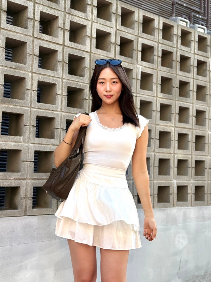 비바브라운 레이스 크롭 숏 슬리브로 여리여리 여름 코디 완성해요