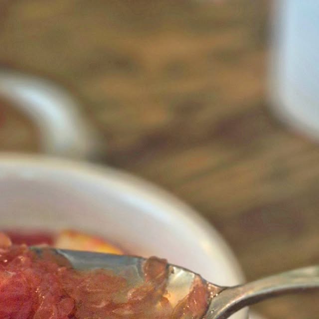 Olive oil & Cinnamon 🫒🤎 on Instagram: "#광고

강남 분위기 좋은 "잇테이블"
주말 오전 조용히 tea time 하기 좋은데
시그니처 음료인 자몽과육 듬뿍 들어간 '꿀자몽' 🍯
해장 음료로도 좋은듯요 ㅎㅎ

따뜻한 쑥라떼랑 소금빵 조합도 아침 식사 대용으로 굿 👍 
소금빵은 매장에서 직접 구워요 ! 

여기 원래 밤에 오면 분위기 정말 좋아
강남 역삼에서 소개팅 하기 좋은 곳이예요 💑

와인이랑 하이볼 등 다양한 메뉴 라인업이 완전 굿 !!!
주중은 오전 8시부터 자정까지 운영이라 
강남에서 알아두면 이용하기 편한 곳이랍니다 >_<
(주말 10:00-24:00)

다음엔 저녁에 와서 간단히 와인 🍷 한잔 마셔야겠어요 

여름한정 수박주스랑 컵빙수 🍉 🥤 도 있으니
역삼동 지나시면서 갈증나면 꼭 들려보세요 

🚩
서울 강남구 역삼로14길 8 1층

#역삼카페 #역삼동카페 #잇테이블 #ittable #강남카페 #역삼커피숍 #역삼동커피숍 #예쁜카페 #조용한카페 #데이트장소추천 #카페투어 #카페탐방 #강남역카페 #강남역추천맛집 #강남역카페추천 #소개팅장소 #소개팅하기좋은곳"