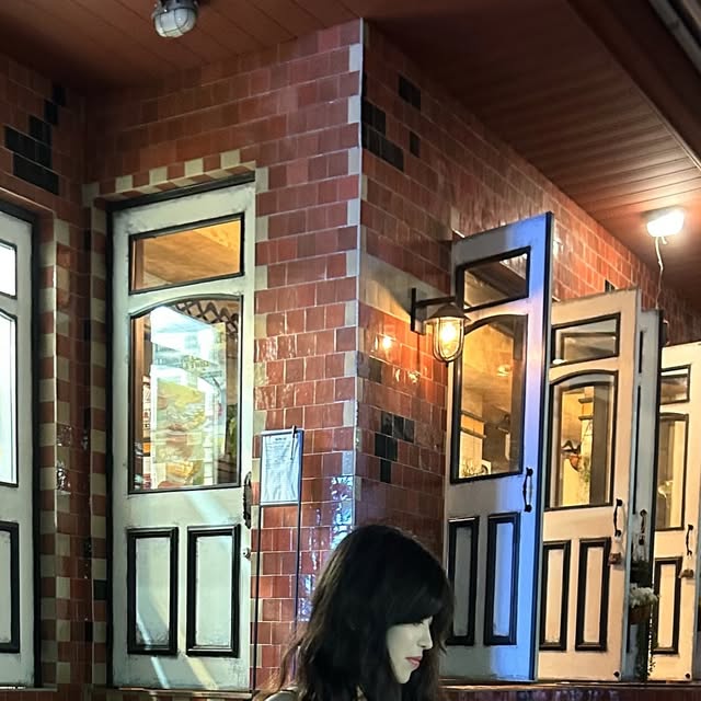빈 on Instagram: "#협찬 #광고 
오랜만에 맘에 드는 오버핏 체크 셔츠 
사실 패턴있는 옷 선호하지도 않고 바빠서 협찬도 안받는데 @standarderror_official 는 옷 보자마자 이뻐서
제품 받자마자 바로 착용하고 사진찍으러 갈 정도..🫶🥹

두께감이 너무 얇지도 두껍지도 않아서 지금 날씨에 얇은티나
나시에 가볍게 착용하는거 추천해요

👔https://www.musinsa.com/products/5087052"