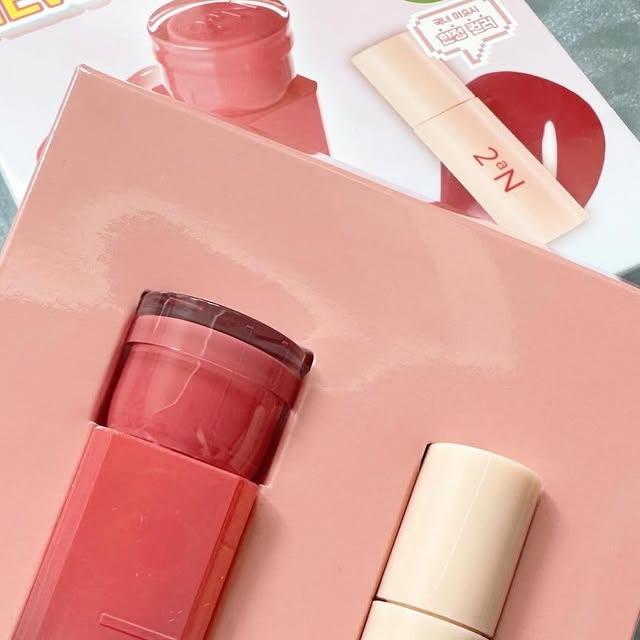Jay𓂃🧸𓈒 𓂂𓏸 on Instagram: "#광고 

💄 투에이엔 쇼핑리스트 💄
컬러 플레이 듀얼 라이너 – 애굣살&음영 원샷 🤍
롱 웨어링 파운데이션 – 가볍고 롱래스팅 ✨
베러미 아이팔레트 – 무드 채우는 데일리 섀도우 🌈
듀얼 치크 – 두 컬러로 생기 업 🍑
글레이즈 바운싱 틴트 – 촉촉 탱글립 💋
퓨어 글래시 하이라이터 – 은은하게 빛나는 광채 ✨

#올영픽 #올리브영추천템 #올영필수템 #러브버블컬렉션 #롱웨어파운데이션미니 #컬러플레이듀얼라이너"