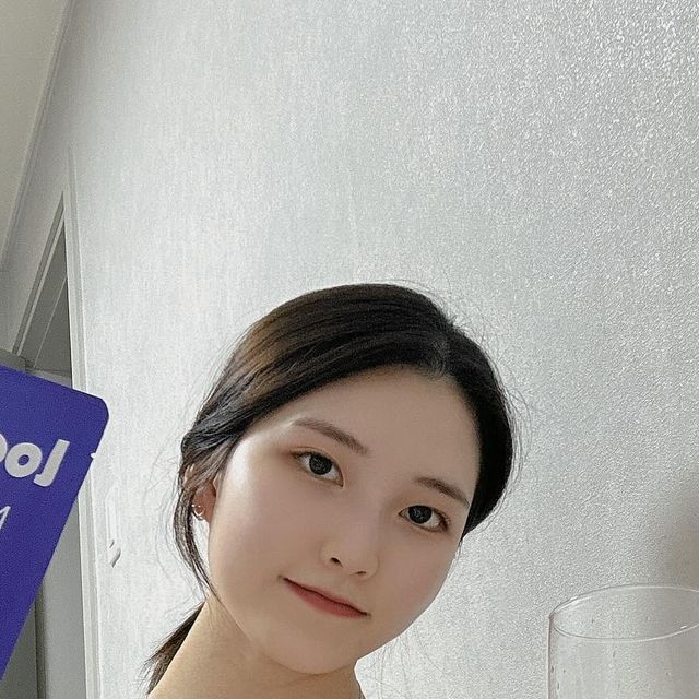 @yun_eevee on Instagram: "#협찬 @looup_official 
제품명:  루업나잇 락투신 
고단했더 하루를 마무리하며 잠들기 30분 전 마시는 신개념 릴렉스 액상차!
복잡하고 긴장했던 하루를 오늘 밤은 잠시 잊고 편안하게 휴식하세요

락투신 124배 흑하랑 상추 추출액 70%
식물성 멜라토닌 타트체리 농축액 10%
편안하고 깊은 맛 대추 추출액 15%
프락토 올리고당 5%

잠들기 전 누구다 부담없이 섭취할 수 있도록 자연 원재료를 사용한 우리를 위한 액상차입니다. 아래에 해당되는 내용이 있다면 한번쯤 우리몸을 위해 또 건강한 정신을 위해 노력해보는건 어떨까요?

- 지금까지 휴식을 소홀히 생각했어요.
- 규칙적인 생활을 하고싶어요.
- 중요한 일정 전날 최상의 컨디션이 필요해요.
- 일상에 지쳐 편안한 휴식을 취하고 싶어요.
- 징정한 휴식 습관을 만들고 싶어요.

오늘 하루도 고생했어요. 충분히 휴식하소 다음일에 전념해요!
•
•
•
#헬시플레저 #락투신 #릴렉스음료 #휴식 #흑하랑상추 #타트체리 #몽모랑시 #수면 #숙면 #꿀잠주스 #열대야 #루업 #루업나잇 #좋은잠 #슬리포노믹스

**원료에 대한 설명입니다. 건강기능식품이 아닌 액상차**"