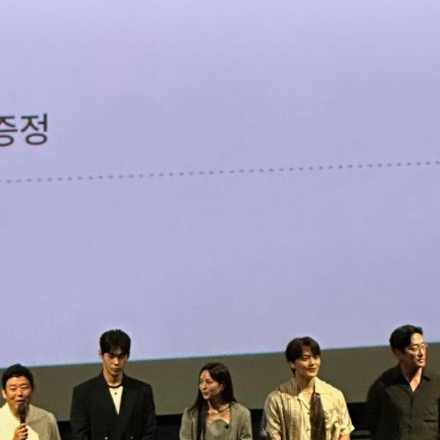 꽃양  / 20대 뷰티스러운 일상 on Instagram: "한국인이라면 미칠 수 밖에 없는 영화 
10분같이 지나간 영화라는 거 인정이욧
진짜 하이재킹 스케일 대박이에요 

간만에 시원하게 다녀온  하이재킹 시사회 꺄아~보는 맛이 쏠쏠해요 
시원하게 뷰가  뻥~
비행시 액션씬  대박이었어요 
이건 4d로 봐야하는 거다 !!싶더라구요 

n차 관람 예약이다 !

ㆍ

#하이재킹 #6월21일극장대개봉 #하정우 #여진구 #성동일 
#채수빈 #데이트 #시사회 #영화추천"