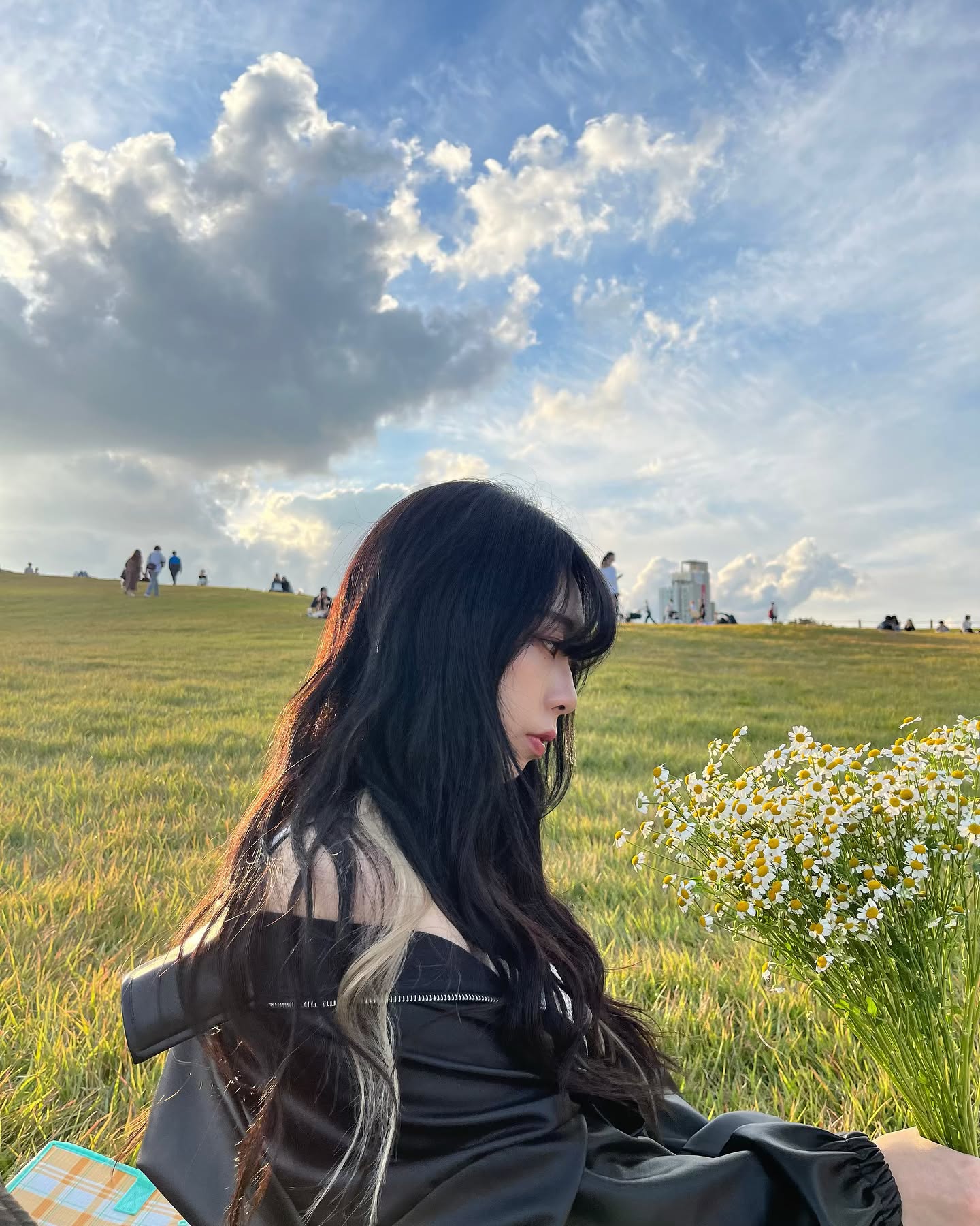 오늘 생일 축하해 준 모두에게 감사드립니다 〰️ 💕🎇
미리 축하해 준 분들에게도 감사드립니다
모두가 행복하시길 ! 🎂🎊
아름다운 색깔들로 물들인 생일이었다 ! 🫧