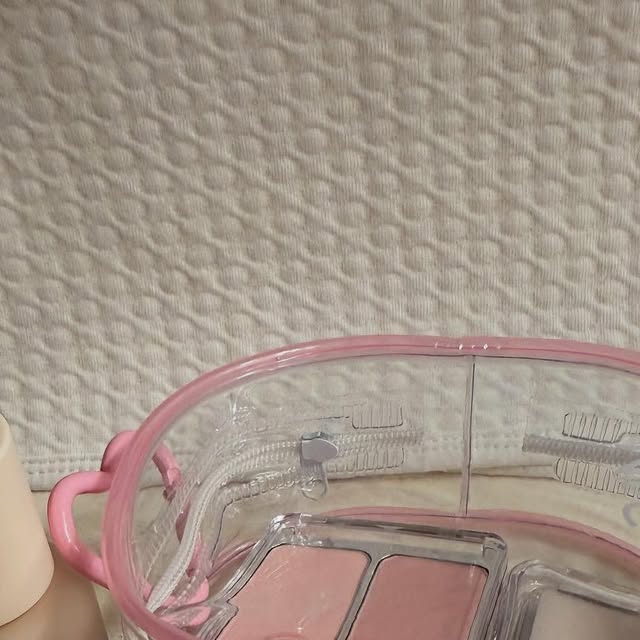 루룽 on Instagram: "투에이엔 제품 올영세일 기간에 잔뜩 구매해보았당!! 가장 마음에 든건 치크인듯 ~ 

롱 웨어링 파운데이션 미니는 사이즈가 컴팩트해서 딱 가지고 다니기좋은것같고 봄웜인 나한테는 복숭아가 딱 맞았다! 

퓨어 글래시 하이라이터도 영롱하고 발색 짱 잘되서 만족만족

#투에이엔 #투에이엔블러셔 #하츠투하츠 #투에이엔치크 #투에이엔x올리브영 #투에이엔틴트 #투에이엔팩트 #투에이엔파운데이션 #올리브영 #올리브영세일 #올리브영추천 #올리브엉추천템 #올리브영할인 #올리브영틴트 #올리브영이벤트"