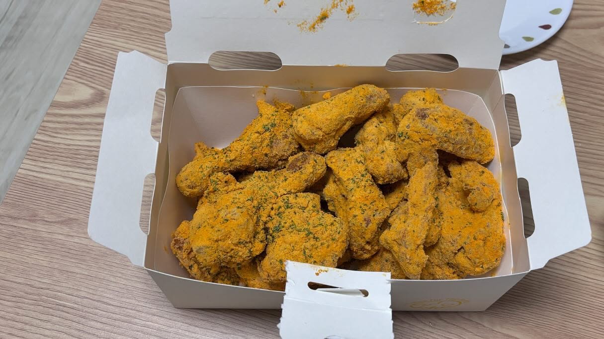 어제 저녁에 먹는 뿌링클. 나는 별루.