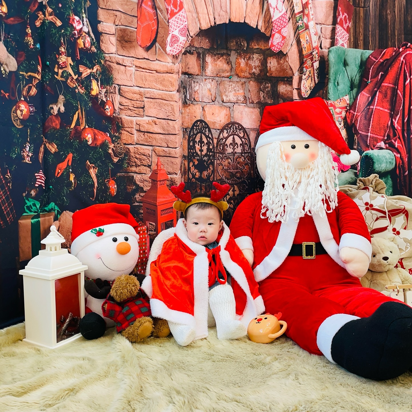 〰️
👼🏻솔빈이의 이모저모💛
본격적인 엄껌시작 낯가림에얼음 
#7개월 #메리크리스마스 ☃️🎅🏻❄️
#account_run_by_mom