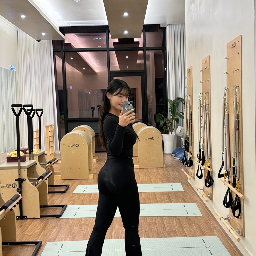 하고는 있습니다 운동..
🤍
#생존신고 #필라테스 #필라테스복 #필라테스그램 
#힙업 #힙업운동