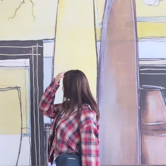 김혜인 on Instagram: "#광고 @standarderror_official
요즘 같은 날씨엔 햇빛은 강하고, 또 실내는 은근 에어컨 바람이 쎄서 이럴 땐 가볍게 걸칠 수 있는 셔츠가 필수템이죠⁉️

나시 하나만 입기엔 허전할 때, 이 오버핏 체크셔츠를 툭- 걸치면 스타일도 살고, 햇빛도 막아주고, 에어컨 바람도 걱정 끝‼️

얇고 가벼운 폴리+코튼 소재라서 더운 날씨에도 부담 없이 착용 가능하고 레드 빈티지 컬러감이 진짜 포인트예요~

루즈하게 떨어지는 핏이라 스트릿 무드 제대로 살려주고 단독으로 입어도, 레이어드해도 전혀 답답하지 않아요.

남녀공용이라 커플룩으로도 찰떡이니, 간절기 아우터 고민 중이라면 이 셔츠 추천할게요!

구매링크👇
https://www.musinsa.com/products/4227453

#스탠다드에러 #STANDARDERROR #남여공용셔츠 #셔츠 #셔츠추천 #긴팔셔츠 #오버핏 #체크셔츠 #간절기셔츠 #Shirt #CheckShirt #LongSleevedCheckShirt #빈티지셔츠 #패키지 #1+1패키지"