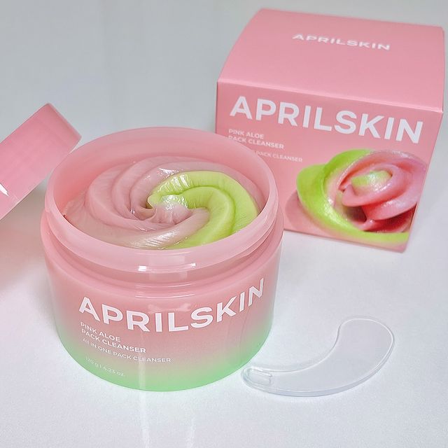 슬기 seulgi on Instagram: "#광고 @aprilskin_korea #에이프릴스킨 
New 핑크알로에 머랭솝

더 강력한 피부 진정 효과, 핑크 알로에 *트러블 진정 머랭솝을 사용해봤어요~
*트러블: 건조,민감,피지,울퉁불퉁 피부결,모공노폐물

집에서 여드름 짜고 피부가 급 뒤집어 졌는데 
다행이도 핑크알로에 머랭솝 사용하고 
피부가 거칠었던것도 가라앉고 모공속 답답한 그 느낌이 없어져서 너무 좋았어요! 

저는 피부 답답한게 그렇게 싫더라구요 ㅠㅠㅠ
쫀쫀항 머랭 거품이 모공 솓 숨은 미세먼지,노폐물까지 없애주니 안쓸 이유가 없죠 흐흫 
저 처럼 여드름성 피부에도 굿 
여드름성 피부 사용 적합 테스트 완료/ 저자극 테스트 완료! 

핑크알로에 머랭솝 하나면 
각질케어 부터 진정클렌징 까지 가능해요 ㅎㅎ

1️⃣핑크클렌저 : 핑크알로에 + 콩스크럽 + 수분성분 72%함유
2️⃣그린클렌저 : 병풀추출물 + 녹두스크럽 + 자연유래성분 78%함유

팩: 진정수분팩,*붉은기진정, 피부 톤 균일 케어
*붉은기: 일시적 붉은기에 한함

미세 분말 스크럽으로 저자극 각질케어 가능해서 
모공 속 피지 틈새까지 초 미세먼지 즉각 세정까지!!
제 피부 참 민감 한데 사용했을때 자극 없어서 꾸준히 사용중이에요🤍🩷🤍

Tip드리자면! 
저는 진정이 필요한 볼이나 이마에 팩 처럼 도포하고,
양치한 후에 씻어내몀서 폼 클렌징 까지 해줘요~
1~2분뒤 씻어내라고 나와 있는데 양치 하니 딱이에용 ㅎㅎㅎ

쫀득한 제형의 저자극 핑크알로에머랭솝! 추천 
에이프릴스킨 제품은 진짜 광고지만 항상 잘쓰는 템>.<

공식몰에서 구매가능💓
https://aprilskin.com/product/detail.html?product_no=1304

#aprilskin #핑크알로에 #머랭솝 #클렌저추천 #폼클렌저 #폼클렌징 #폼클렌징추천 #클렌징폼 #클렌저 #알로에 #알로에클렌저 #피부진정 #피지 #폼클렌저추천 #각질제거 #저자극클렌저"
