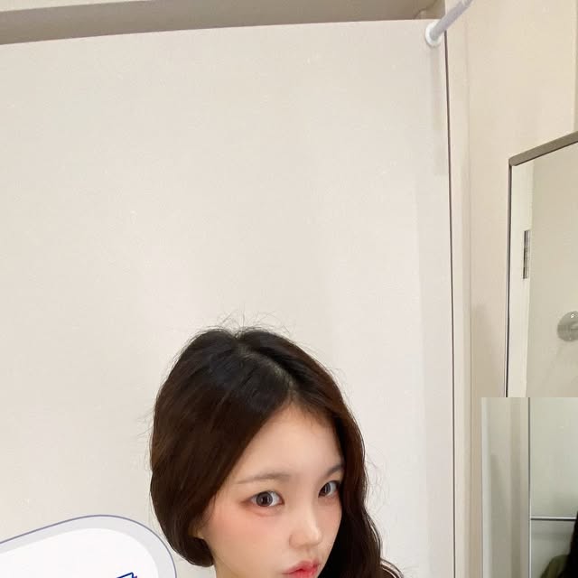 嬉 희야 on Instagram: "#광고 #협찬 @standarderror_official 🐻🤎🍂 색깔 핏 모두 완벽한 내 니트야 🧶"