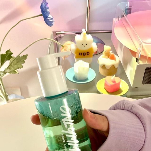 김건희 on Instagram: "#광고 
이젠 이너뷰티도 접수,,
멘톨성분으로 피부 열감을 낮춰 건강하게!
습한 부위 피부 고민과 냄새케어까지✨
바디워시 대용으로도 가능한 제품이라 추천드리시세요🙏

@jkaura.official 

#빛나 #vyttna #온리뮤 #onlymmue #옴므파탈 #남성청결제 #바디워시 #사타구니 #쿨링 #남자친구선물 #발렌타인데이선물 #화이트데이선물 #남편선물 #커플템 #M존 #사타구니냄새 #냄새제거"