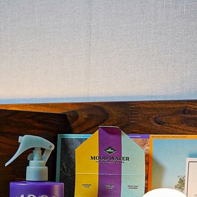 캠핑 • 여행 • 솔캠 오소리 on Instagram: "#협찬 💟 콜린스 무드워터 프렌치 바이올렛 요새 핫한 콜린스 섬유 향수 저도 써보았어요-! ⠀⠀ 캠핑장에서도 조리 후 음식 냄새와 습한 날씨에 뿌