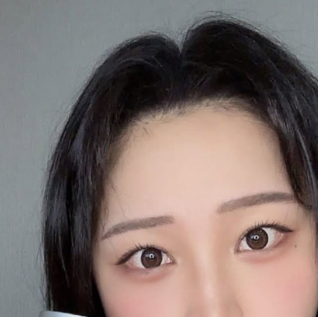☺︎︎천방지축 짱수공주의 한번뿐인 삶☺︎︎ on Instagram: "#광고 #협찬
-
남녀노소 모두의 건강 고민, 혈당!
바나바잎 추출물과 크롬으로 하루 2번 2알이면
한번에!한방에 케어 완료!
-
식후 혈당상승 억제에 도움을 받고 싶은 사람~
잦은 야식과 탄수화물 섭취가 많은 사람~
달달한 디저트를 절제하기 어렵거나 끊기 어려운 사람~
복합기능성 제품을 찾는 사람~
모두~ 여기여기 붙어라~👍
__
개인적으로 제품 받아보고 일주일 이상 섭취 후 올리는 후기로
꾸준히 복용시 효과가 더 클거으로 보입니다😊😊
__
POINT1🔑
식후 혈당 상승 억제 바나바잎 추출물
POINT2🔑
탄수화물, 지방, 단백질 대사 관여 기능성 원료 크롬 함유
POINT3🔑
겅강을 생각한 부원료 조합
(여주분말, 돼지감자분말, 야채혼합농축분말, 대두추출분말, 난소화성말토덱스트린, 비타민 B군, 비타민 C)
POINT4🔑
하루 2번, 식후 2학 간편한 섭취
-
#혈당가드#혈당케어#에너지샵#바나바잎추출물#크롬#식후혈당상승억제#식약처인정기능성#복합기능성#여주분말#돼지감자분말#혈당건강#혈당상승억제 #데일리 #데일리룩 #셀카 #셀피 #셀스타그램 #얼스타그램 #daily #팔로우 #인친 #소통 #오오티디 #선팔 #맞팔 #좋아요반사 #좋반"