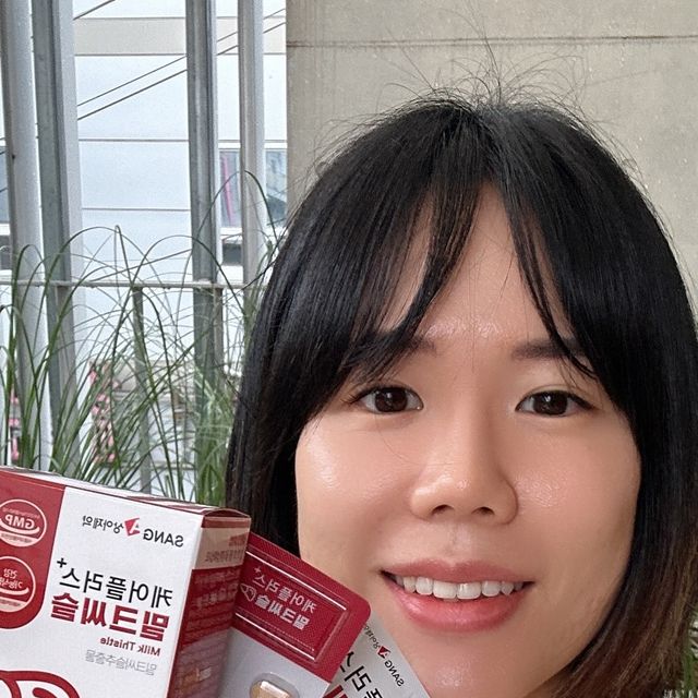 성경이의 하루🌻 on Instagram: "#광고 @sanga_pharm 
앞으로의 행복한 알콜데이를 꾸준하게 즐기기 위해
저는 오늘도 간건강에 도움을 주는 밀크씨슬을 먹었답니다!

👇🏻제가 먹고 있는 케어플러스+ 밀크씨슬의 장점👇🏻

✔️100% 폴란드산 프리미엄 밀크씨슬 추출 분말 사용
✔️ 밀크씨슬의 핵심성분인 실리마린 130mg 함유!
✔️개별 PTP 포장으로 온도, 습도 등 위생으로 부터 안전한 보호
✔️식약처에서 인정한 기능성 원료 사용
✔️1일 1정으로 간편한 섭취

이렇게나 다양한 장점이 있지만,
밀크씨슬을 꾸준하게 섭취하면 확실히 피곤함이 덜 하더라구요!!

⏰야근과 회식 등으로 바쁘다 바쁜 현대사회인에게
밀크씨슬을 선택아닌 살기위한 필수템!!

📍아직도 밀크씨슬을 챙겨드시지 않고 계시는 분들은
이것만큼은 꼭 챙겨보세요!!!

#상아제약 #케어플러스 #빨강이 #케어플러스밀크씨슬 #밀크씨슬 #밀크씨슬추천 #간영양제 #간건강 #피로회복 #피로회복제 #직장인영양제 #30대영양제 #20대영양제 #간영양제추천 #영양제추천"