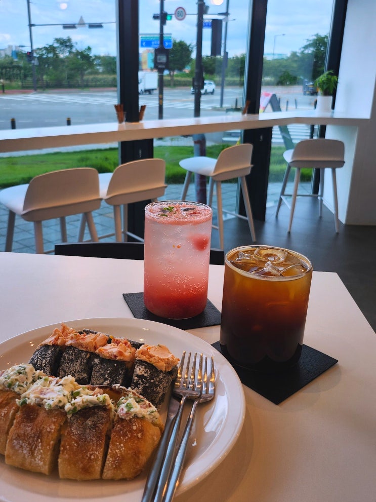 아침마다 치아바타 굽는 무트 MuTT 일산 카페