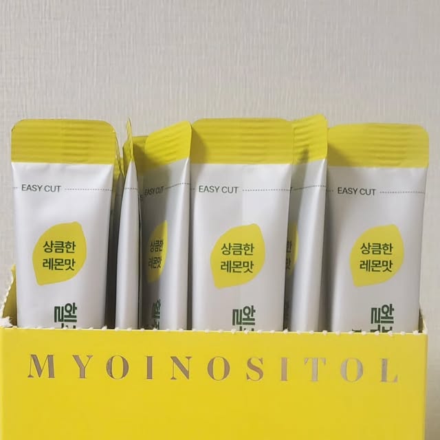 🅿🅼🆂
 일상기록 on Instagram: "#광고 콜린 미오 이노시톨 4000🍋
전 원료가 100% 비건 인증 완료했고 100% 식물유래 미오 이노시톨 4,000mg 함유되어 있어요. 주석산수소 콜린 100mg, 레몬 추출 엽산, 활력 비타민 6종 함유로 1일 1포 개별포장 간단하게 섭취할 수 있습니다!

 ✅️첨가물&부형제 10 ZERO, NON-GMO

평소 레몬맛을 좋아하는데 부담없는 깔끔한 레몬맛으로 더욱 맛있게 섭취할 수가 있어요~ 순수한 식물성 제품을 찾으시는 분과 비건(채식주의)분들께 추천드리고 싶어요!

#헬퓨#이노시톨 효능#미오이노시톨#콜린이노시톨#비건이노시톨#이노시톨추천#이노시톨4000#임산부이노시톨#생리주기영양제#생리통영양제"