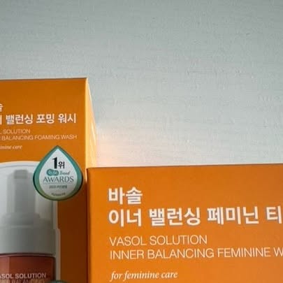냠냠 on Instagram: "#협찬 여성분들의 필수템 여성청결제💜 어디제품 사용하세요 ? 전 이미 많은 여성분, 유튜버들 사이에서 입소문이 나서 사용하기 시작했다가 5통을 비우며 정착한 올리브