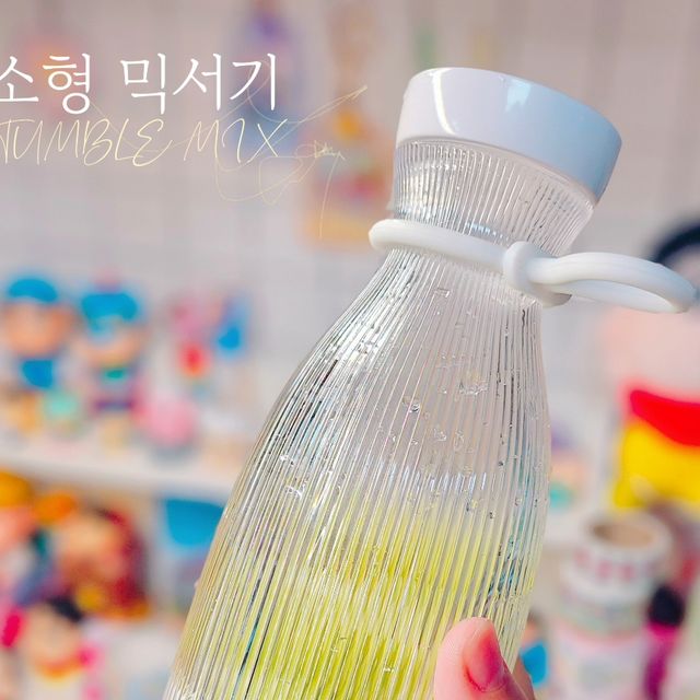 오늘도놀러가는엄마 on Instagram: "#광고 아침 못 먹는 신랑을 위해~ 건강하게 주스 한 잔씩 갈아 출근할 때 마다 손에 들려 보내고 싶어 준비한 소형믹서기 텀블믹스!! 믹서기 역할 하면서도