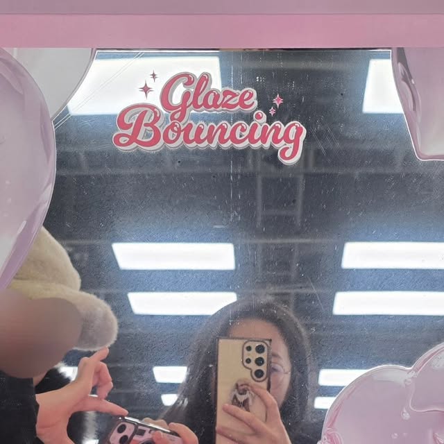 @estel_ljy97 on Instagram: "#광고 요즘 더현대 서울에서 가장 핫한 투에이엔 비클린 팝업✨ 다녀왔어요! 💄 투에이엔 Glaze Bouncing Tint 신상 테스트해봤는데, 촉촉하면서도 가볍게 밀착되는 느낌이