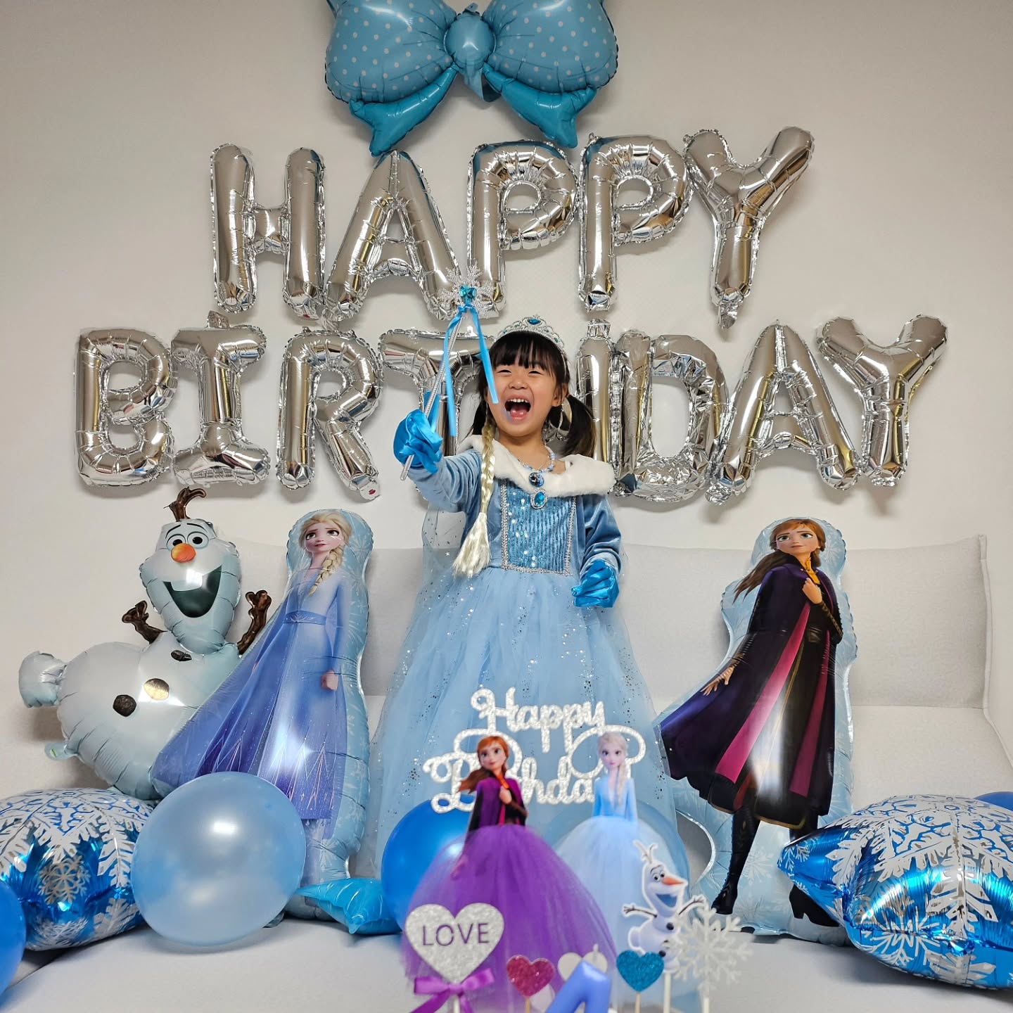 우리규리 4번째 생일 축하해🤍🩵

요즘 엘사에 빠진 규리를 위해 준비한 엘사생일파티🫶 
예쁘고 건강하게 커줘서 고마운 우리규리🤍 올해는 유치원가서 규리랑 마음맞는 친구도 사귀고 여러가지 많은것을 배우며 규리의 생각도 쑥쑥커지는 4살이 되자🤍🤍 

엄마아빠에게 와줘서 고마워 사랑해🫶🫶🫶 아프지말고 건강하자!!