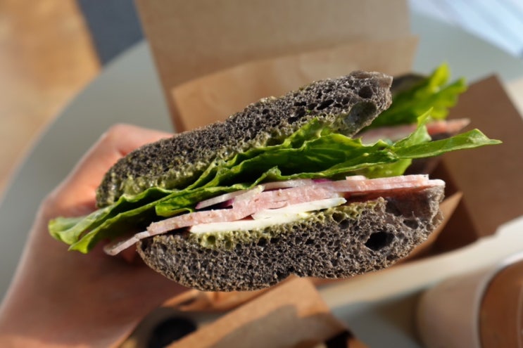 먹물바질 샌드위치가 맛있는 로드샌드위치 서울역점