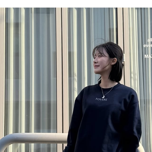 조심예진 on Instagram: "#광고 편한게 최고최고👕 프린스송이랑 입이 마르게 토크토크 🎙️ #fovere#fovere_officail#포베레#여성맨투맨#맨투맨#맨투맨티셔츠#데일리룩#모델#피팅모델"