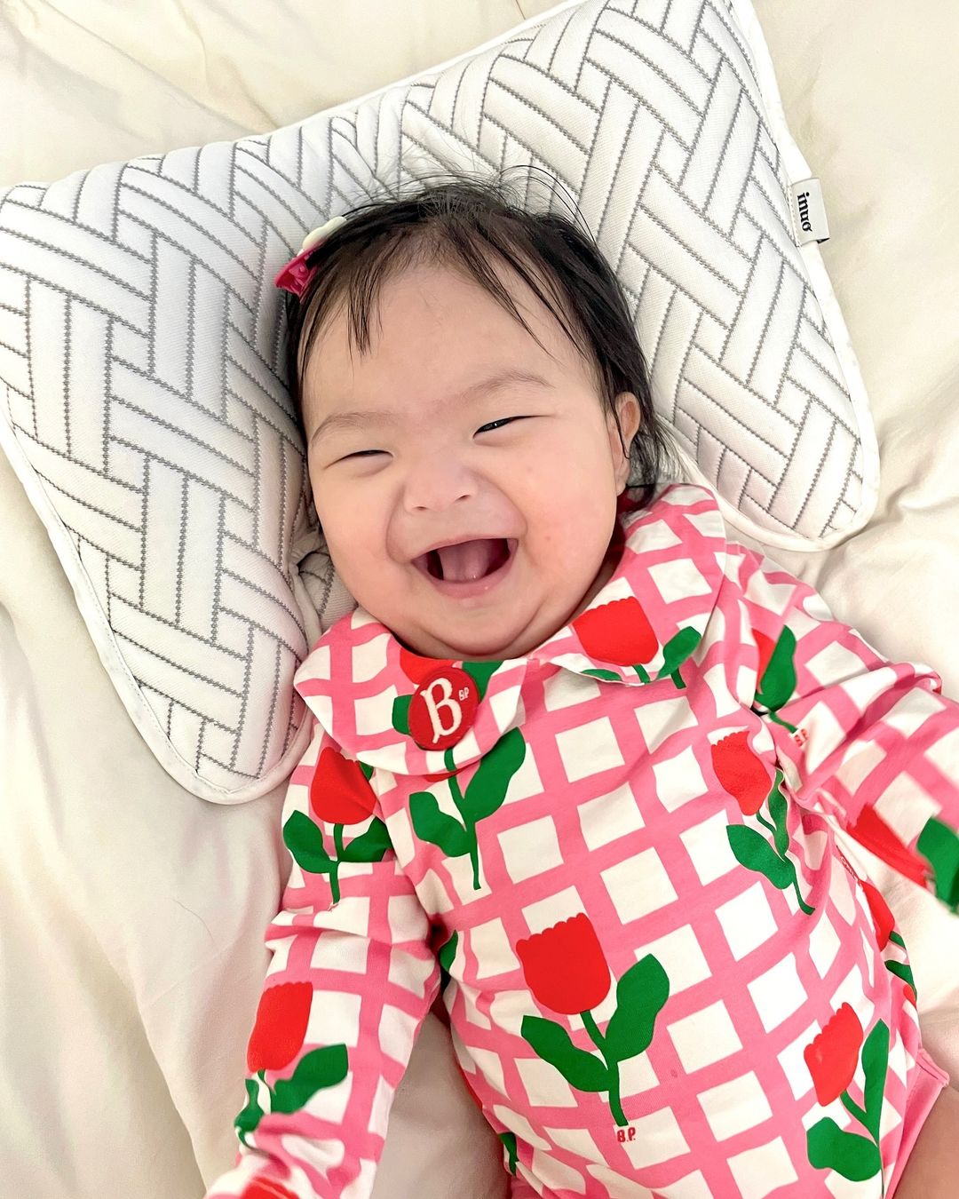 다다✨ | #gift 도아의 꿀잠템👶🏻 예쁜 두상은 물론 이탈방지 최소화로 꿀잠을 도와주는 #아이누보베개 아기가 편안하게 잘 쓰고 있는 제품이라 지인들에게 진심으로 추천 중인 베개랍니다🤍 ✔️듀라돈 , 국내생산 100% ✔️통기성🔝 ✔️짱구두상🔘... | Instagram